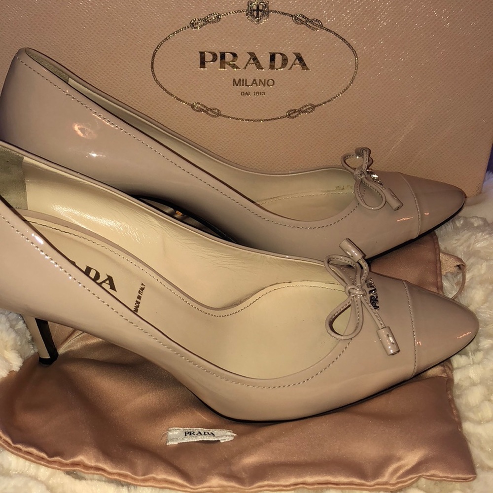 HP🎉 PRADA 75 mm Bow Pointed Pumps Cream 8.5 NWT - Picture 7 of 8